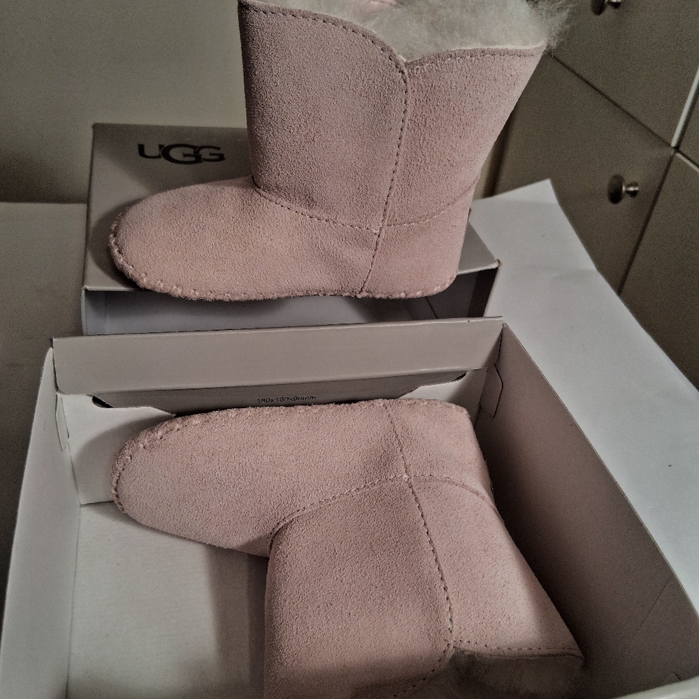 UGG Baby Pink Boots With Fleece Lining New Display - Picture 11 of 14